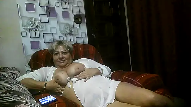 Snapshot of bialoba7 chatting on July 23, 1:58 am bialoba7 online show from July 23, 1:58 am