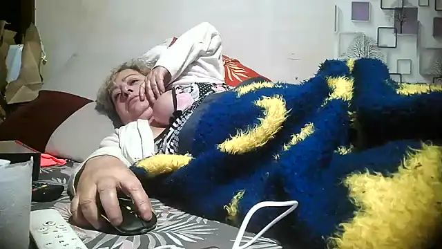 Snapshot of bialoba7 chatting on July 30, 12:20 am bialoba7 online show from July 30, 12:20 am