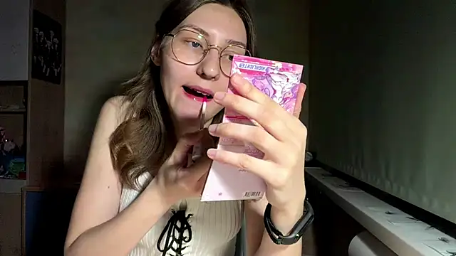 Snapshot of Miaaa_Moon chatting on May 10, 5:51 pm Miaaa Moon online show from May 10, 5:51 pm