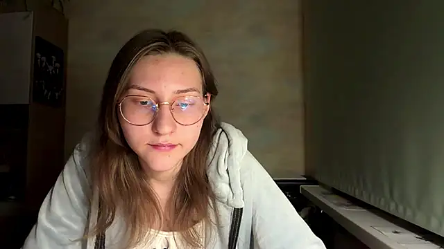 Snapshot of Miaaa_Moon chatting on May 13, 5:32 pm Miaaa Moon online show from May 13, 5:32 pm