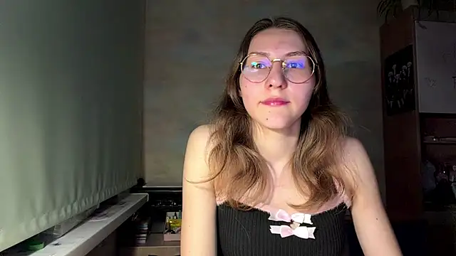 Snapshot of Miaaa_Moon chatting on June 8, 6:19 pm Miaaa Moon online show from June 8, 6:19 pm