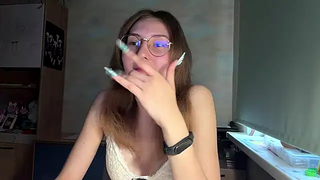 Snapshot of Miaaa_Moon chatting on June 9, 4:29 pm Miaaa Moon online show from June 9, 4:29 pm