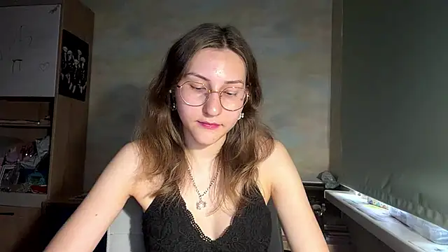 Snapshot of Miaaa_Moon chatting on June 15, 4:42 pm Miaaa Moon online show from June 15, 4:42 pm