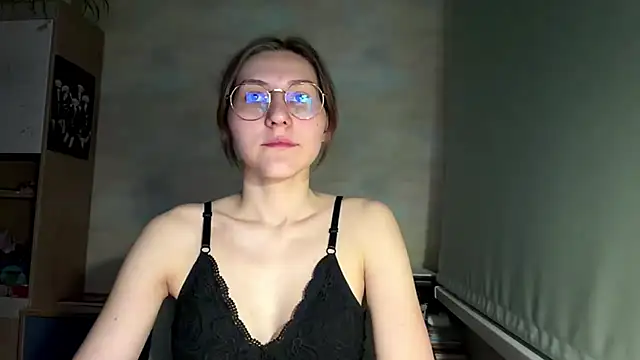 Snapshot of Miaaa_Moon chatting on June 21, 8:33 pm Miaaa Moon online show from June 21, 8:33 pm