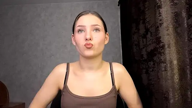 FoxieFlare online show from February 10, 12:04 am