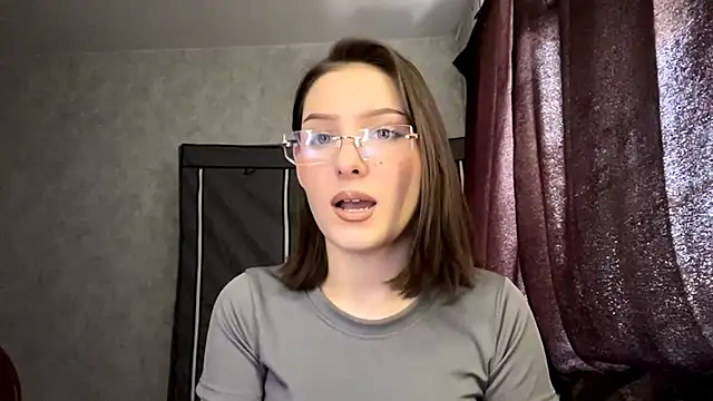 FoxieFlare online show from March 22, 5:11 am