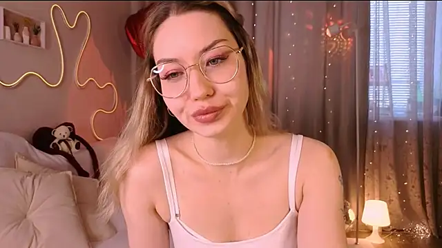 lusciousslily online show from March 4, 4:29 am