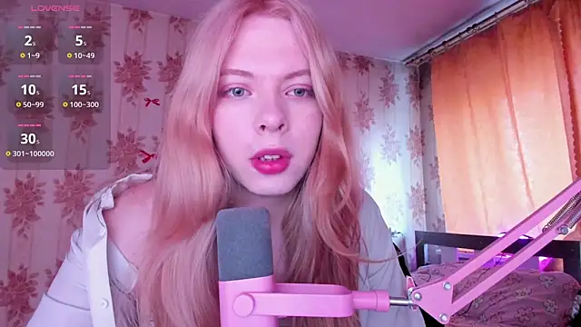 Snapshot of Cutie_Bambi chatting on June 18, 12:09 pm Cutie Bambi online show from June 18, 12:09 pm