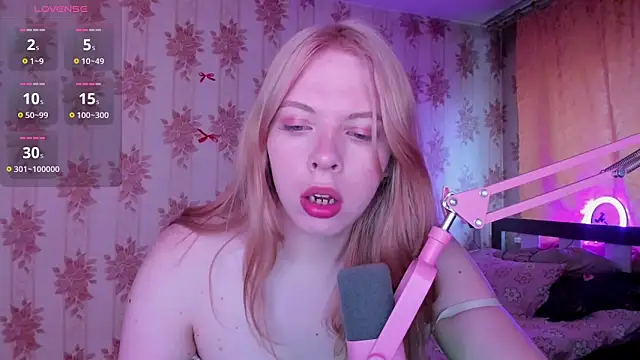 Snapshot of Cutie_Bambi chatting on June 19, 12:09 pm Cutie Bambi online show from June 19, 12:09 pm