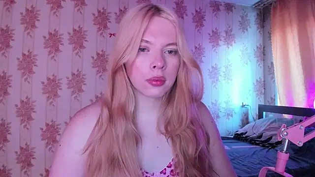 Snapshot of Cutie_Bambi chatting on July 16, 12:11 pm Cutie Bambi online show from July 16, 12:11 pm
