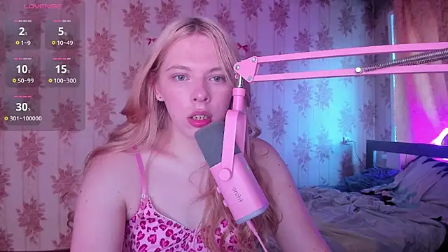 Snapshot of Cutie_Bambi chatting on July 21, 12:29 pm Cutie Bambi online show from July 21, 12:29 pm