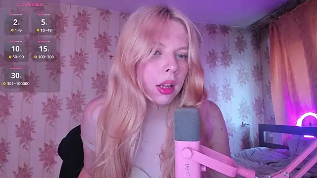 Snapshot of Cutie_Bambi chatting on August 1, 12:15 pm Cutie Bambi online show from August 1, 12:15 pm