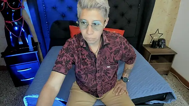 Kali Panther online show from April 27, 7:45 pm