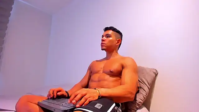 Snapshot of chris_morgan7 chatting on June 21, 6:54 pm chris morgan7 online show from June 21, 6:54 pm