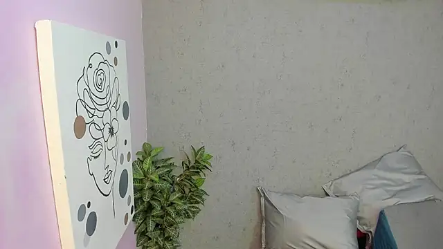 lil miia online show from May 4, 7:10 pm