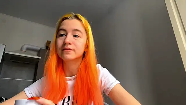 EmilyHein online show from February 5, 7:02 am