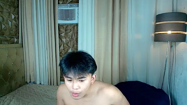 Snapshot of xlovercutietwink chatting on February 3, 4:45 pm xlovercutietwink online show from February 3, 4:45 pm