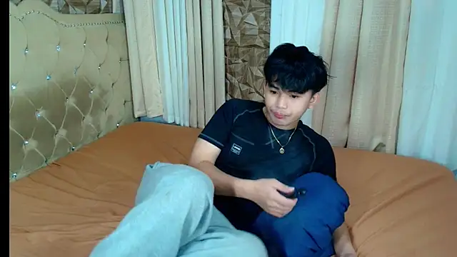 Snapshot of xlovercutietwink chatting on February 11, 4:56 pm xlovercutietwink online show from February 11, 4:56 pm