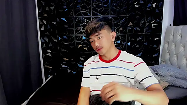 Snapshot of xlovercutietwink chatting on April 5, 5:26 am xlovercutietwink online show from April 5, 5:26 am