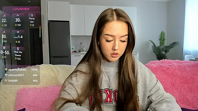 G0od girl online show from February 13, 8:32 am