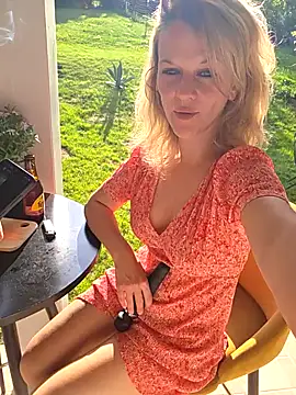 Snapshot of Couple-Kiwii-Orchidee-Boy chatting on April 19, 4:28 pm Couple-Kiwii-Orchidee-Boy online show from April 19, 4:28 pm