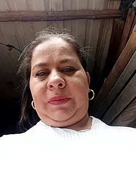 Snapshot of Diana_006 chatting on June 1, 6:42 pm Diana 006 online show from June 1, 6:42 pm