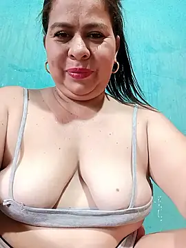 Snapshot of Diana_006 chatting on June 19, 7:17 pm Diana 006 online show from June 19, 7:17 pm