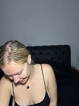 Ellie-rosee online show from February 12, 7:14 am