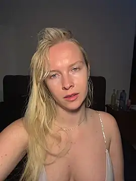 Ellie-rosee online show from February 24, 3:43 pm