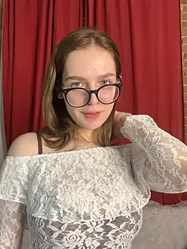 MyKittySayMeow online show from March 5, 8:49 pm