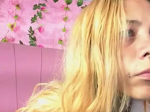 Dakota Angell  online show from May 7, 2:28 am