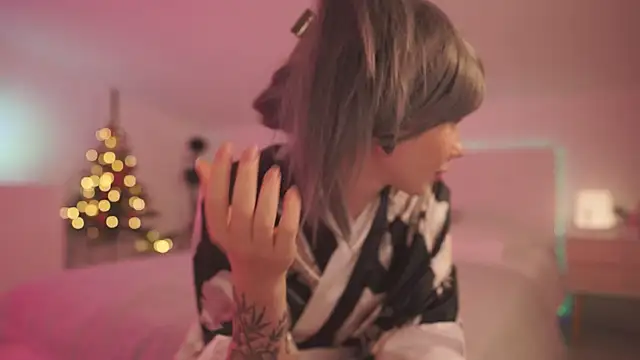 Snapshot of Sarah_Pink chatting on December 19, 5:18 pm Sarah Pink online show from December 19, 5:18 pm