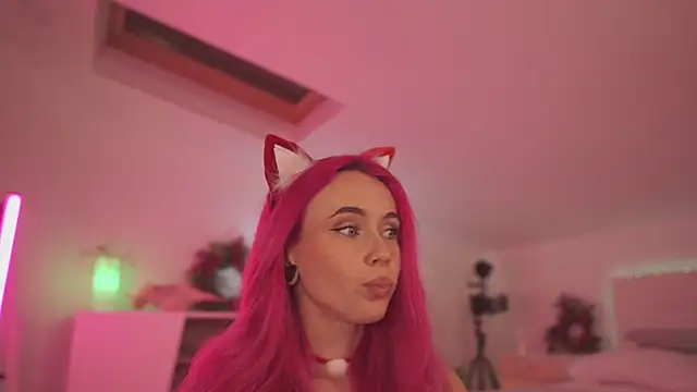 Snapshot of Sarah_Pink chatting on December 25, 5:37 pm Sarah Pink online show from December 25, 5:37 pm