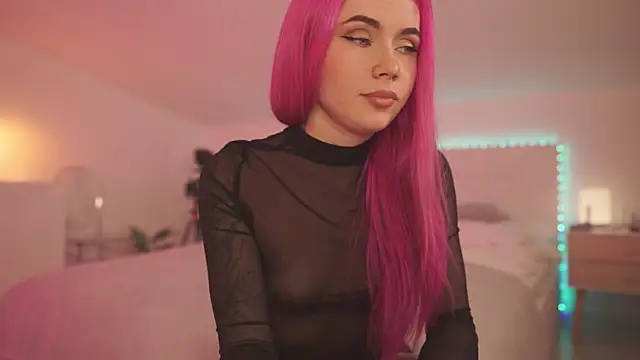 Snapshot of Sarah_Pink chatting on January 18, 5:26 pm Sarah Pink online show from January 18, 5:26 pm