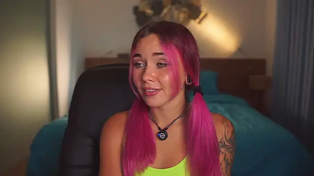 Snapshot of Sarah_Pink chatting on January 19, 11:58 am Sarah Pink online show from January 19, 11:58 am