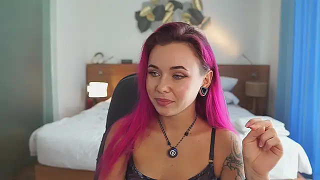 Snapshot of Sarah_Pink chatting on February 8, 6:39 am Sarah Pink online show from February 8, 6:39 am