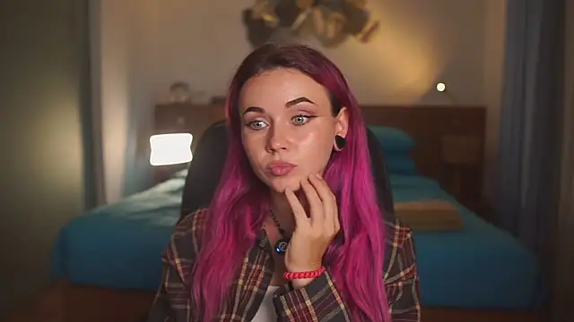 Snapshot of Sarah_Pink chatting on February 13, 11:28 am Sarah Pink online show from February 13, 11:28 am