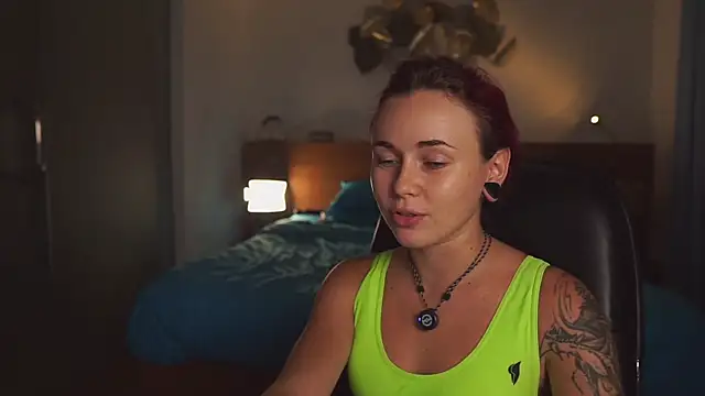 Snapshot of Sarah_Pink chatting on February 19, 11:28 am Sarah Pink online show from February 19, 11:28 am