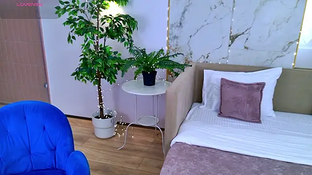 LeyaAtwood online show from February 18, 5:25 am