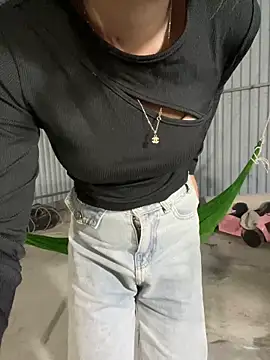 Snapshot of susin-beo chatting on February 5, 1:49 pm susin-beo online show from February 5, 1:49 pm