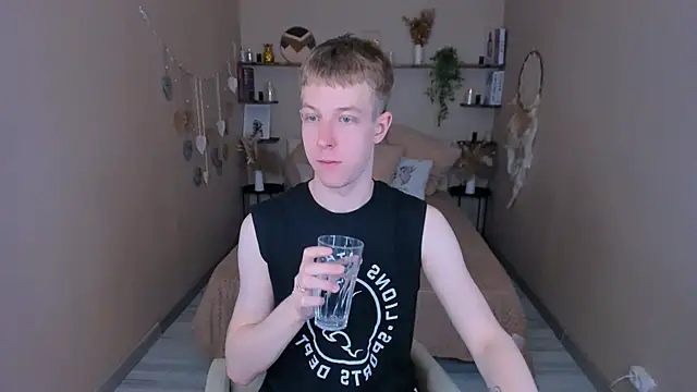 Snapshot of Dylan_Norton chatting on May 28, 9:23 pm Dylan Norton online show from May 28, 9:23 pm