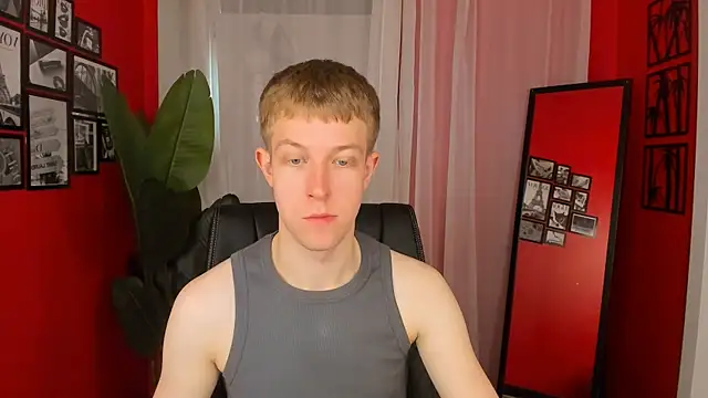 Snapshot of Dylan_Norton chatting on June 3, 10:18 am Dylan Norton online show from June 3, 10:18 am