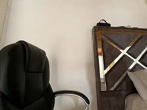 alison parkerr26 online show from February 4, 6:03 pm