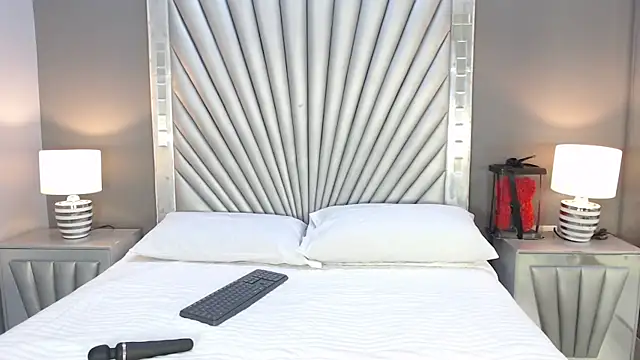 KiaraEverly online show from February 11, 11:59 am