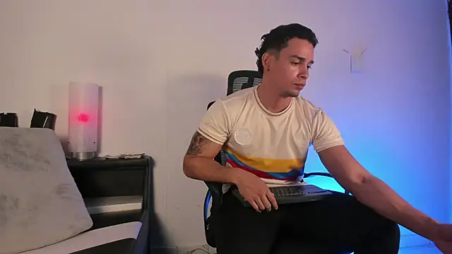 CRISTHIAN WOLF1 online show from July 3, 2:34 pm