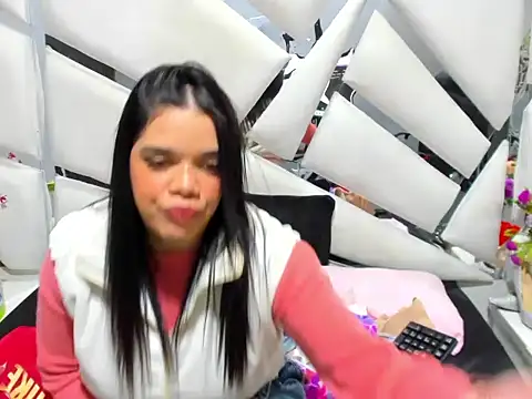  EmilySquirt online show from February 13, 1:29 pm