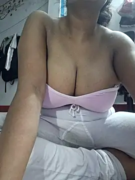 Snapshot of mistii07 chatting on July 28, 8:32 am mistii07 online show from July 28, 8:32 am