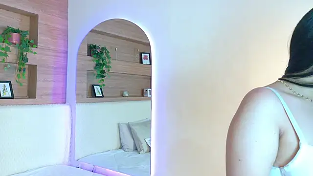 VioletBloomm online show from March 4, 11:38 am