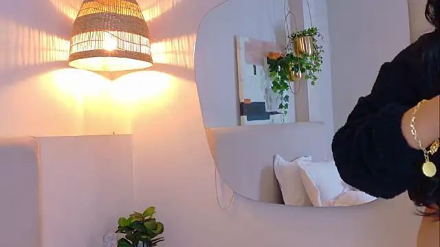 VioletBloomm online show from April 23, 11:42 am