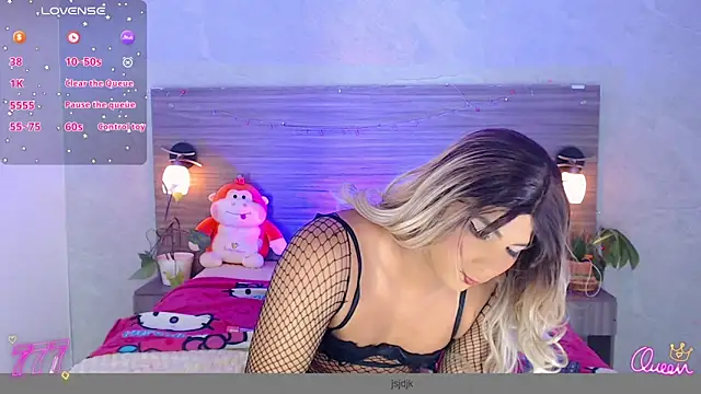 Snapshot of Sophia_Valentina chatting on June 18, 4:57 am Sophia Valentina online show from June 18, 4:57 am